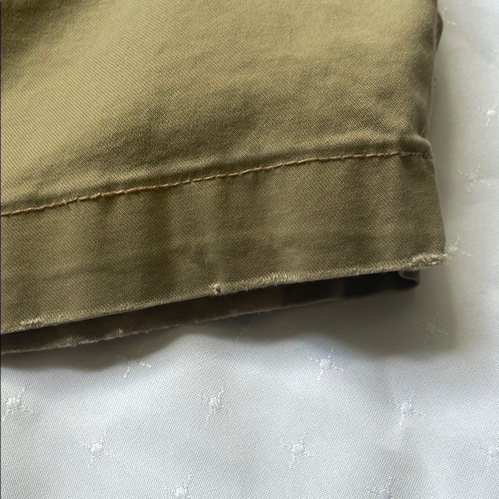 American Eagle Men’s 7” Flex khaki shorts in Tan - Picture 8 of 9